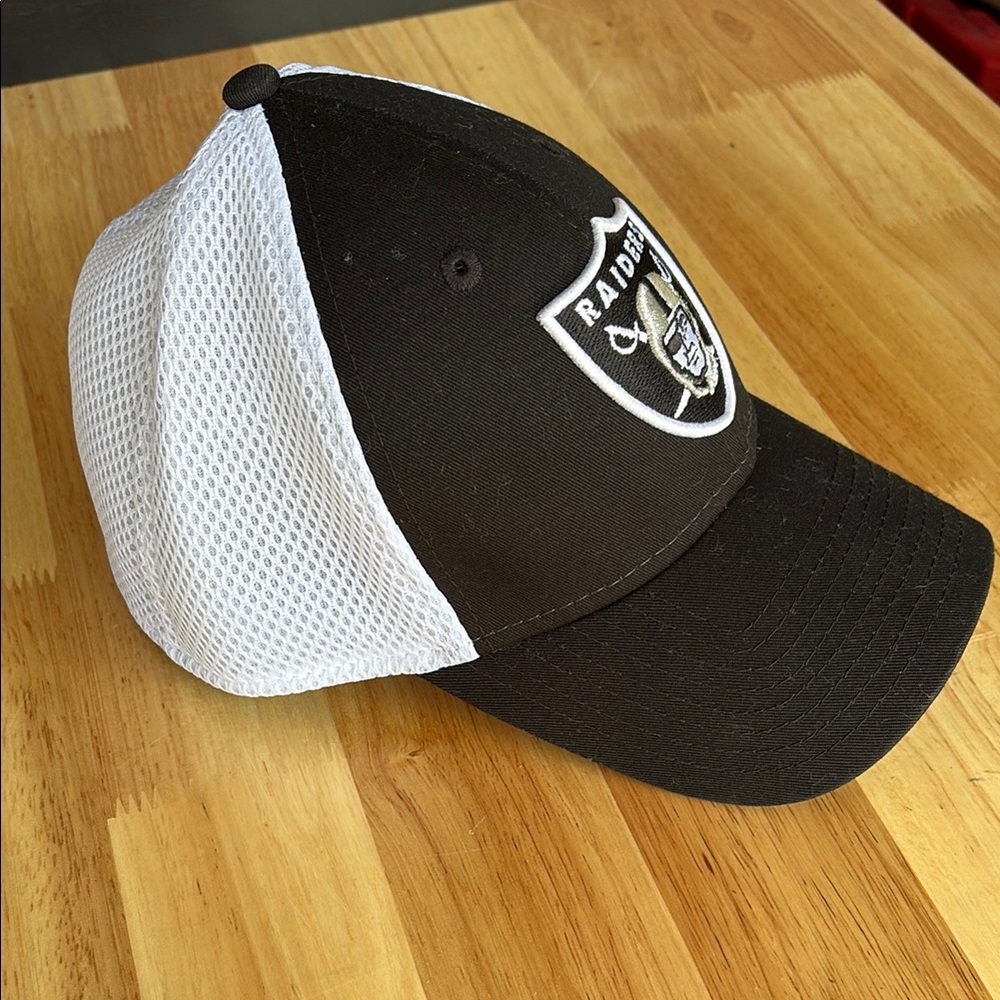 Raiders Black and White Cap - Picture 2 of 8